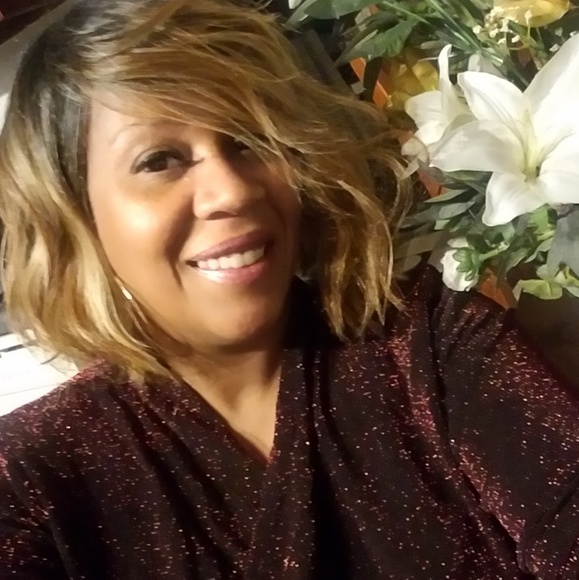 🦋 Meet Your Posher 🦋 - Picture 2 of 5